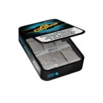Om produkten Al Capone Coffee White Minisnus Upplev moderna Al Capone med kaffesmak! Al Capone Coffee White Mini är ett modernt och torrt minisnus med smak av kaffe. De diskreta miniprillorna har en nikotinhalt på 8 mg/g som både levereras snabbt och över lång tid.  Snuset behöver ej kylförvaras och kommer i en praktisk liten dosa med plats för använda prillor på baksidan. Fakta om produkten Varumärke Al Capone Produkttyp White portion Styrka Normal Nikotinhalt 8 mg/g Innehåll/förpackning 6 g Snustyp Mini Portion Format Mini Producent Råå S snushandel i nyköping ab påljungshage köpcentrum billigt snus online, Om produkten Al Capone Mint White Minisnus Upplev det nya sättet att snusa! Al Capone Mint White Mini är ett modernt, torrt och diskret minisnus med minimal rinnighet. De små portionerna levererar en snabb frisättning av nikotin och en långvarig och intensiv smak av mint. Nikotinhalten i Al Capone Mint White Mini är något högre än i ett vanligt minisnus. Snuset kommer i en praktiskt och stilren dosa och behöver ej förvaras i kylen för att behålla fräschören.  Al Capone finns i fyra goda smaker: Mint, Vanilla, Berry och Coffee. Dessa kan du köpa här!